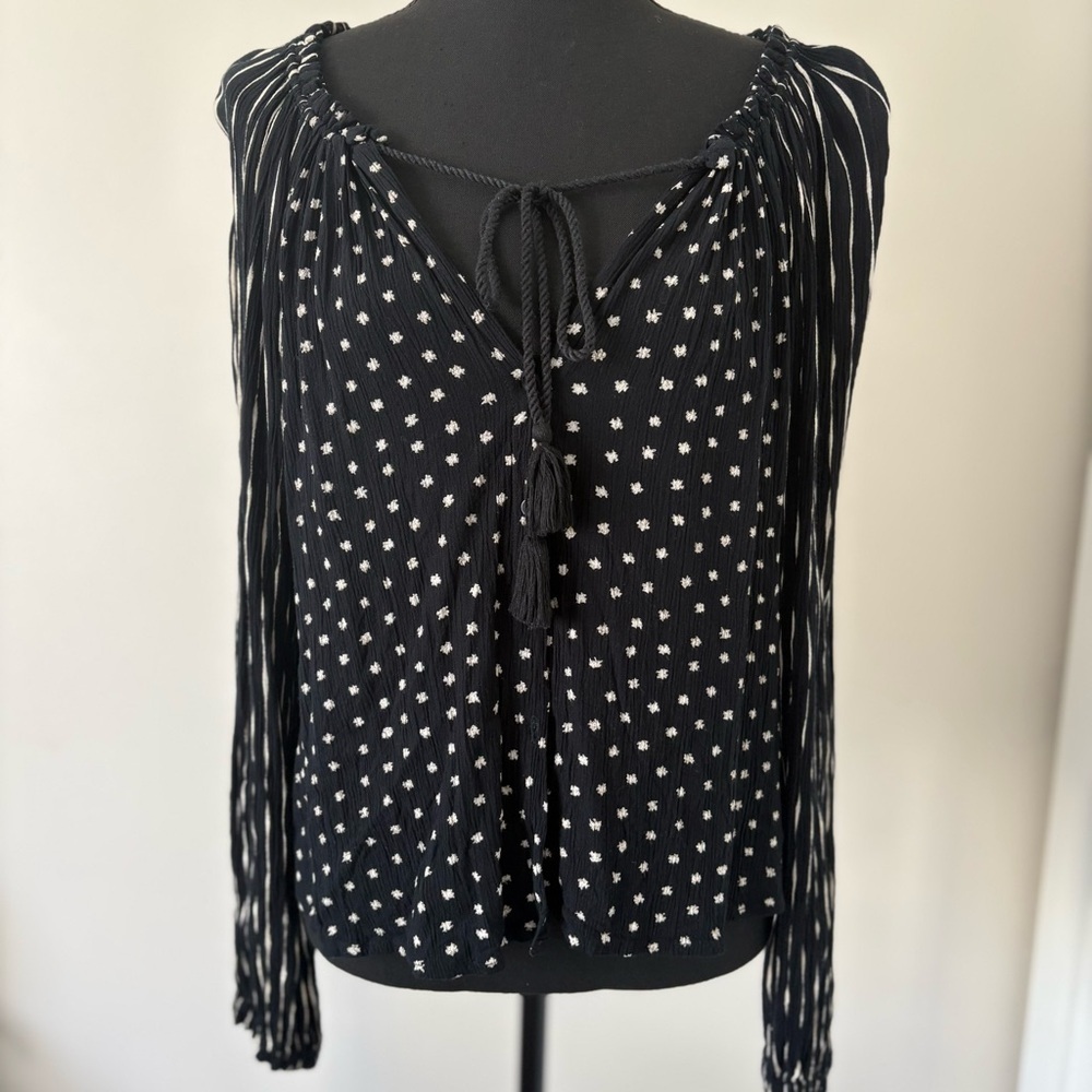 Billabong Cream and White Patterned Long Sleeve V-Neck Button Front Blouse